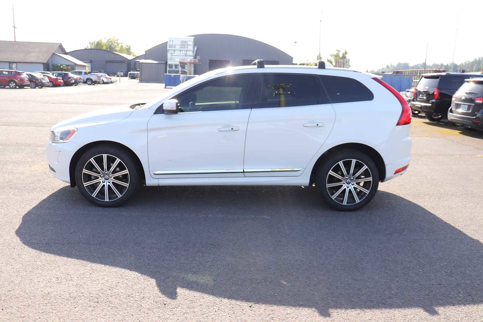 Used 2016 Volvo XC60 T5 Platinum w/ Climate Package AWD/4WD image 8