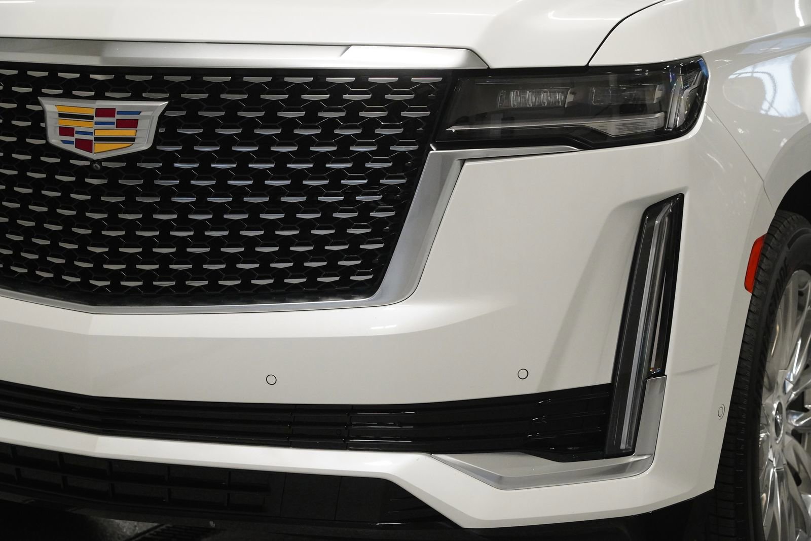 Used 2021 Cadillac Escalade ESV Premium Luxury w/ Driver Assist Tech Package image 8