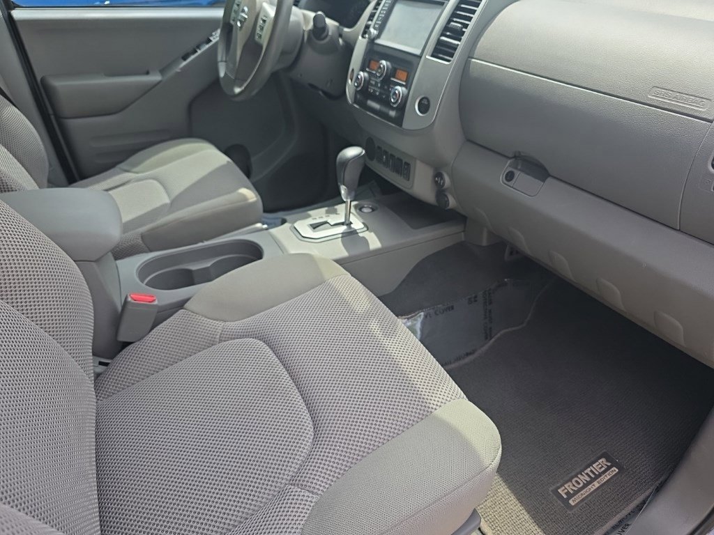 Used 2020 Nissan Frontier SV w/ Midnight Edition Floor Mats image 14