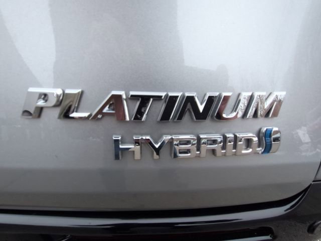 Used 2024 Toyota Sienna Platinum image 32