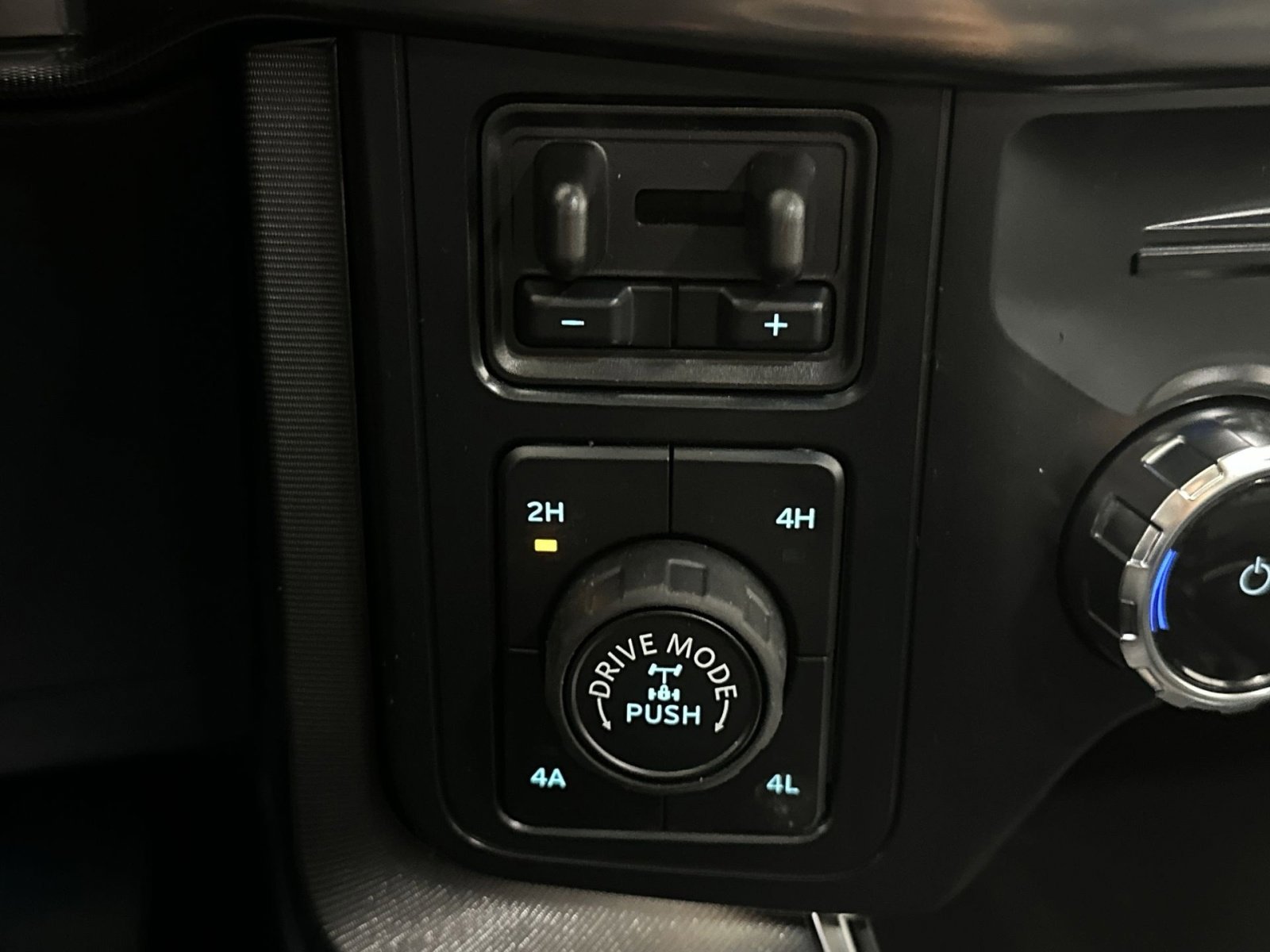 New 2025 Ford F150 Platinum w/ Equipment Group 702A High image 28