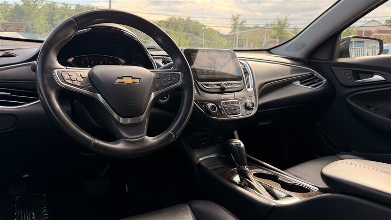 Used 2018 Chevrolet Malibu Premier w/ Premier Sun and Wheel Package FWD image 26