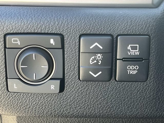 Used 2023 Lexus GX 460 Luxury w/ Accessory Package AWD/4WD image 37