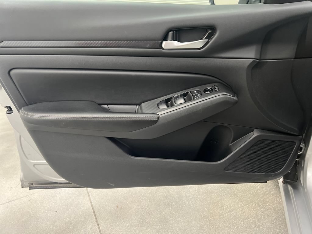 Used 2024 Nissan Altima 2.5 SV FWD image 14