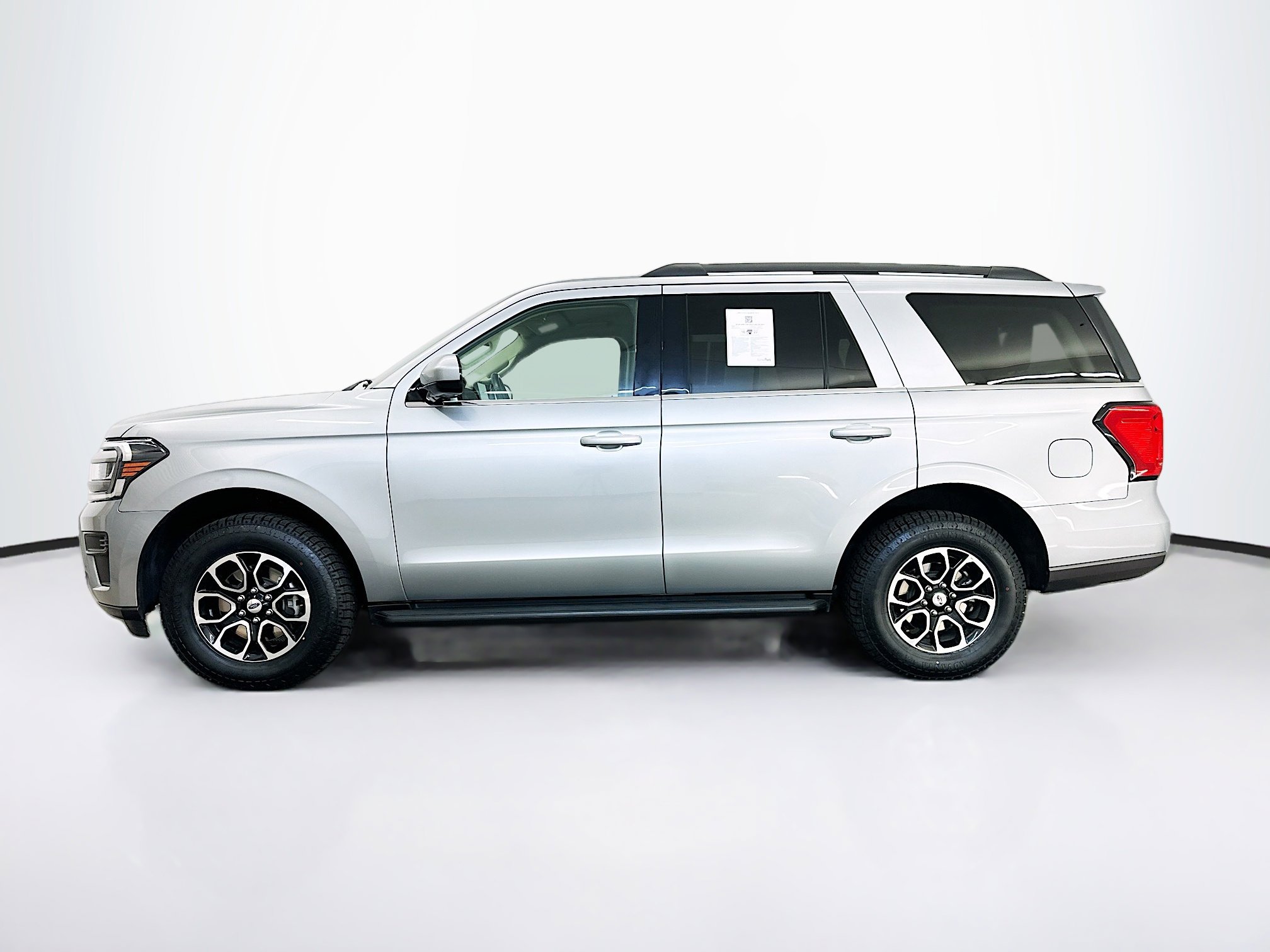Used 2024 Ford Expedition XLT AWD/4WD image 4