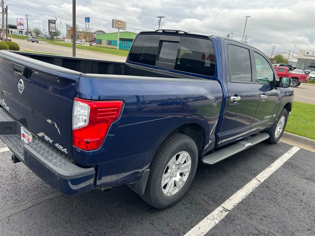 Used 2018 Nissan Titan SV w/ SV Convenience Package image 7