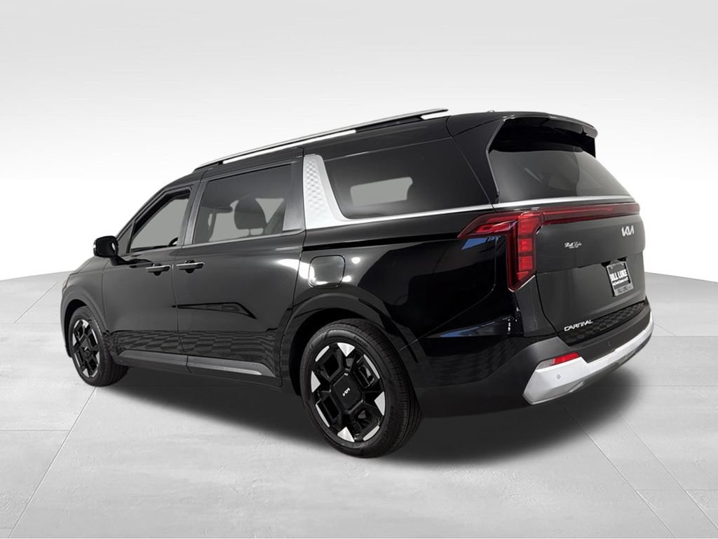 Used 2025 Kia Carnival EX FWD image 10