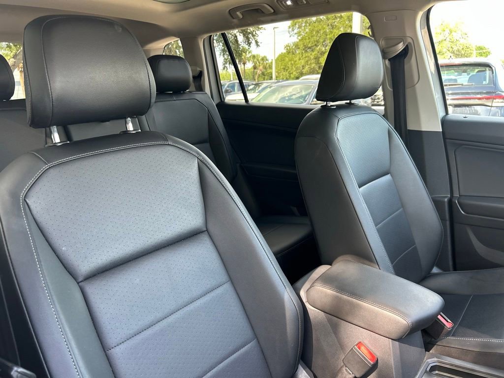 Used 2018 Volkswagen Tiguan SEL w/ 3rd Row Seat Package AWD/4WD image 43