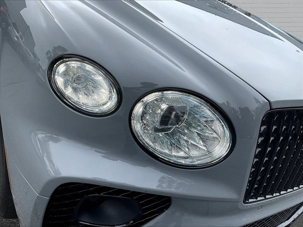 Used 2023 Bentley Bentayga Extended Wheelbase AWD/4WD image 28