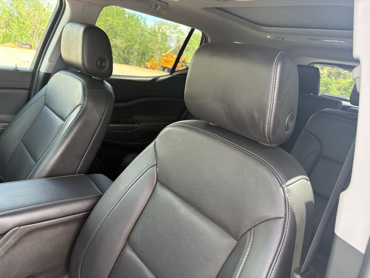 Used 2023 GMC Acadia SLT w/ Technology Package image 19