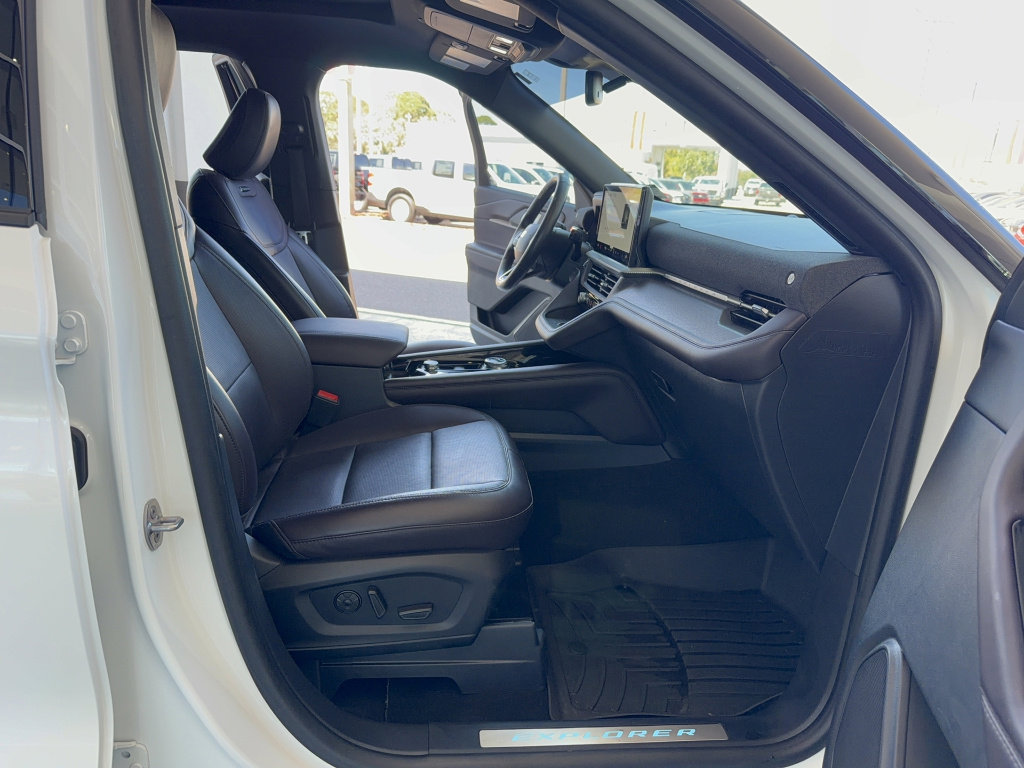 Certified 2025 Ford Explorer Platinum image 14