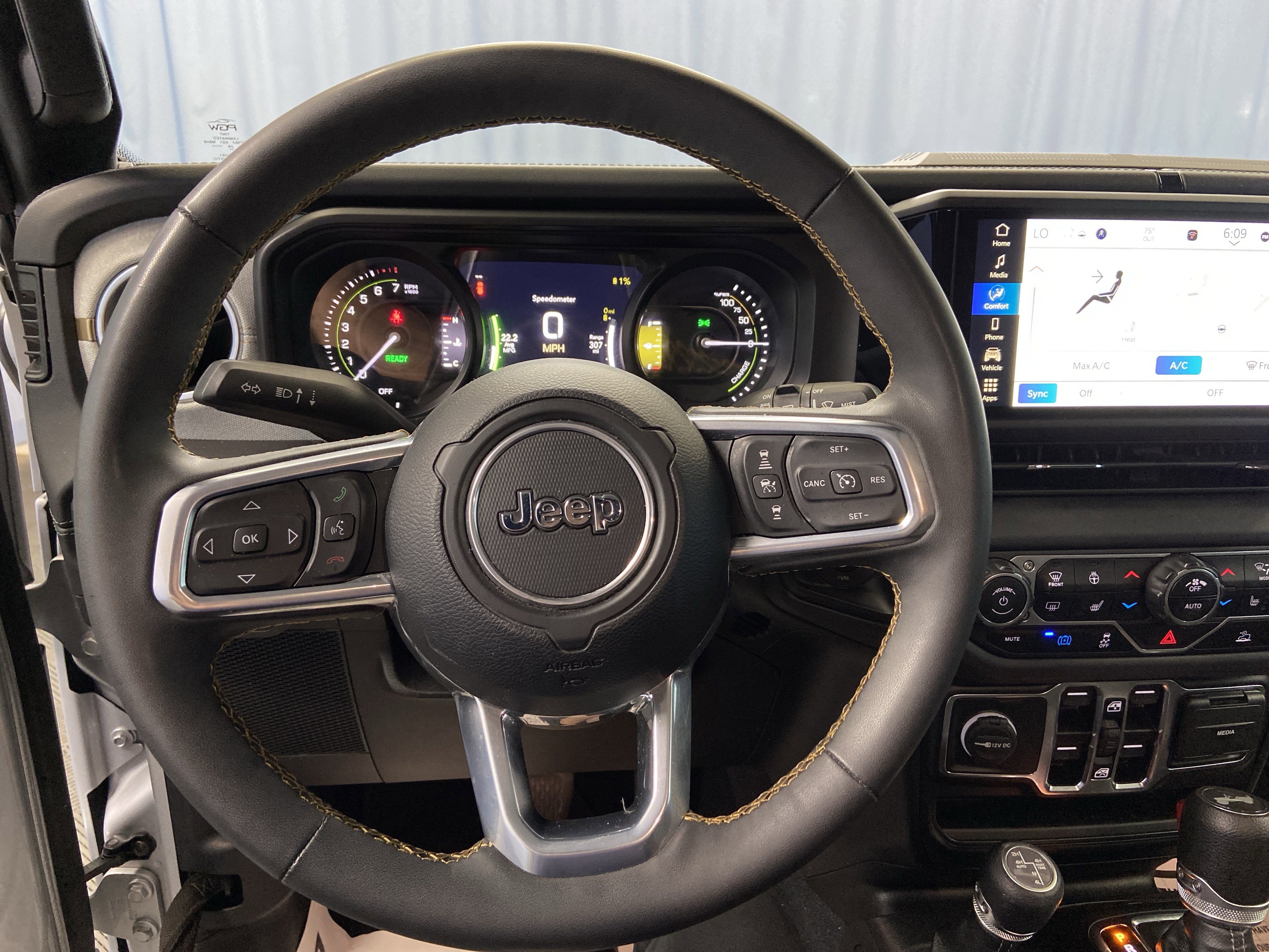 Used 2024 Jeep Wrangler Sahara image 21