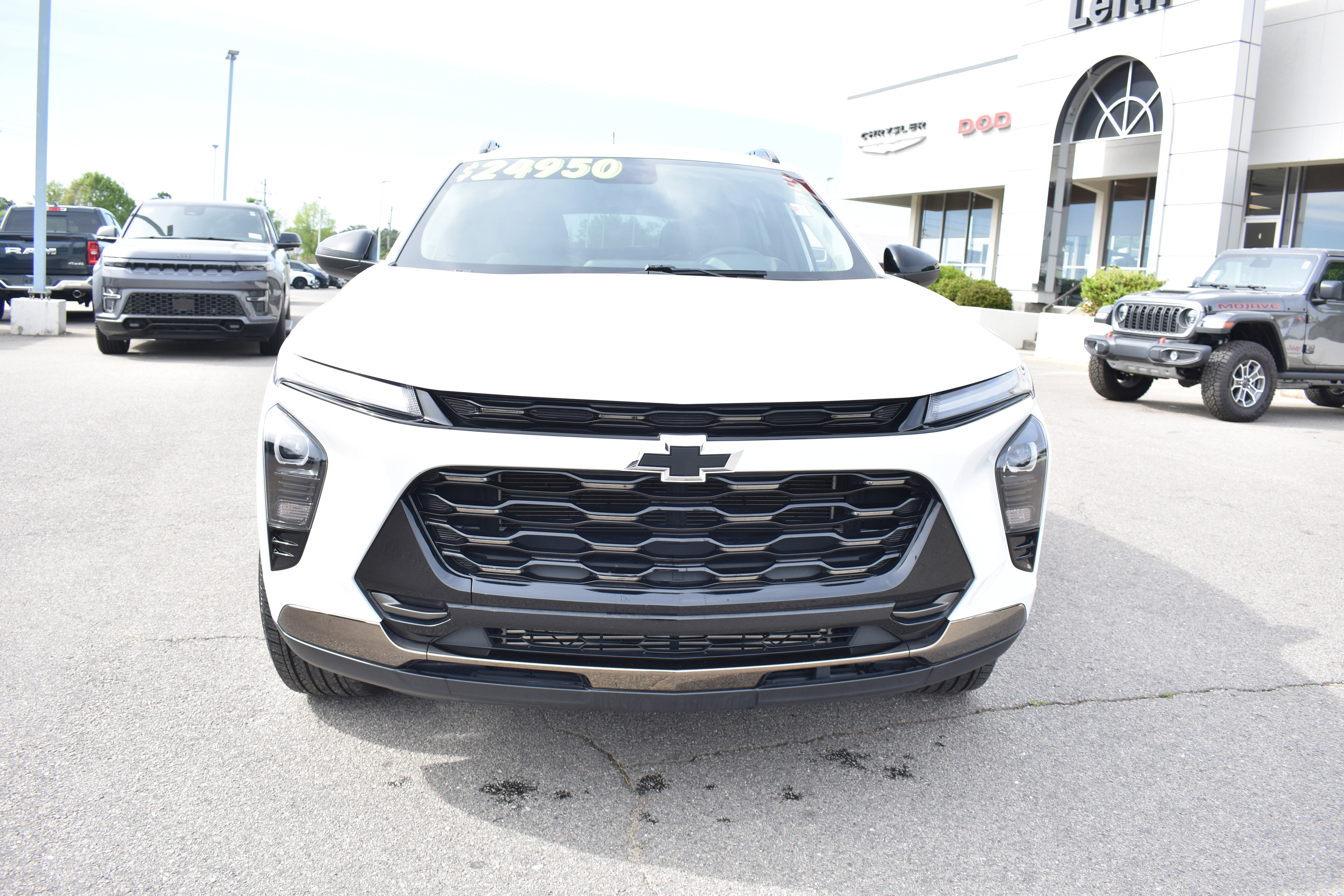 Used 2025 Chevrolet Trax ACTIV w/ Driver Confidence Package FWD image 4