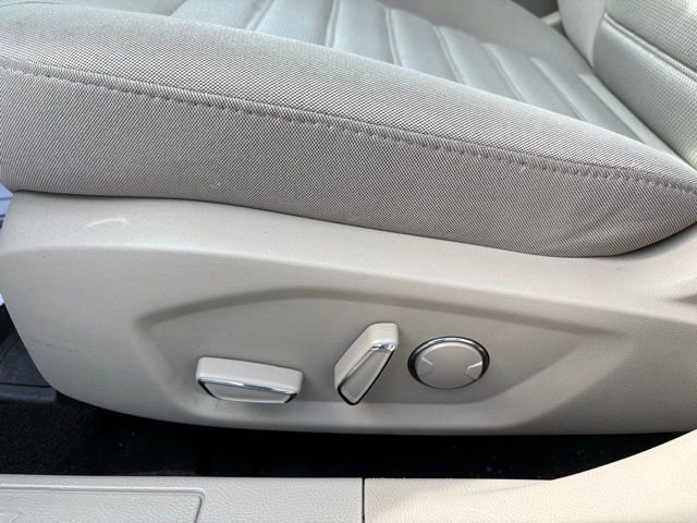 Used 2019 Ford Fusion SE image 16