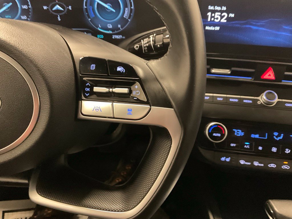 Used 2025 Hyundai Elantra Limited FWD image 23