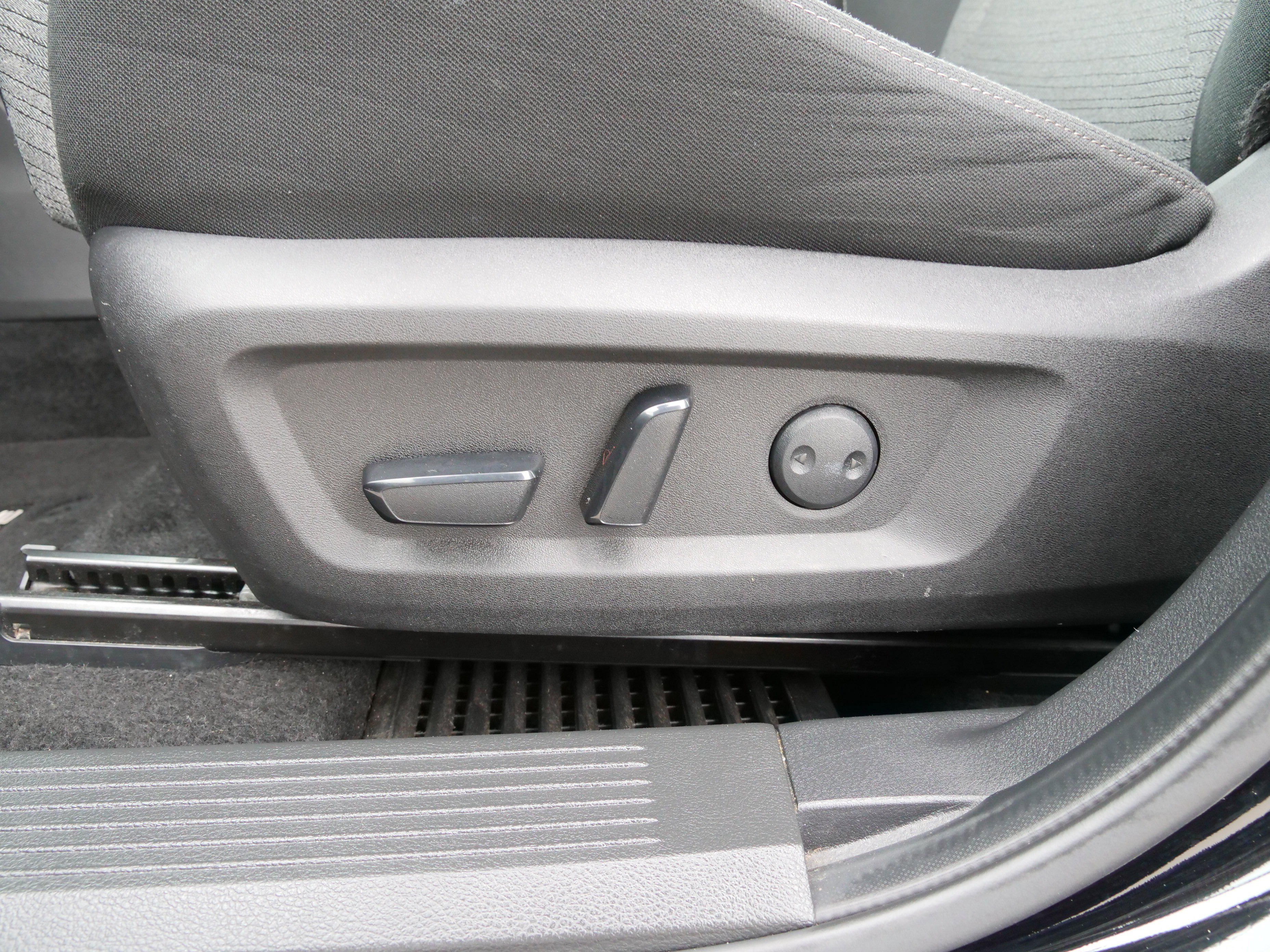 Used 2023 Nissan Rogue SV image 17