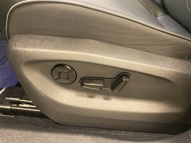 Used 2025 Volkswagen Tiguan SE R-Line AWD/4WD image 12