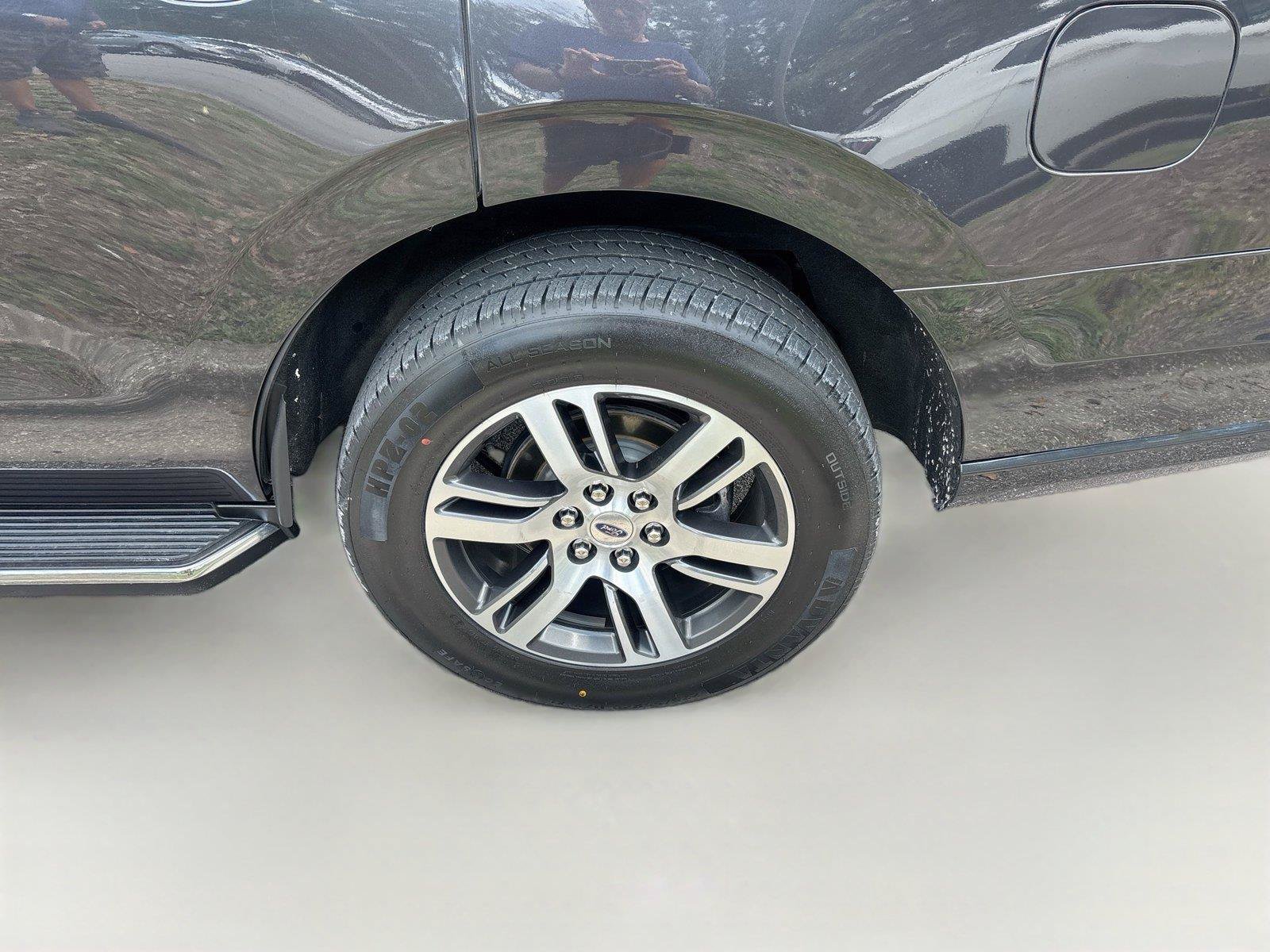 Used 2023 Ford Expedition Limited RWD image 32