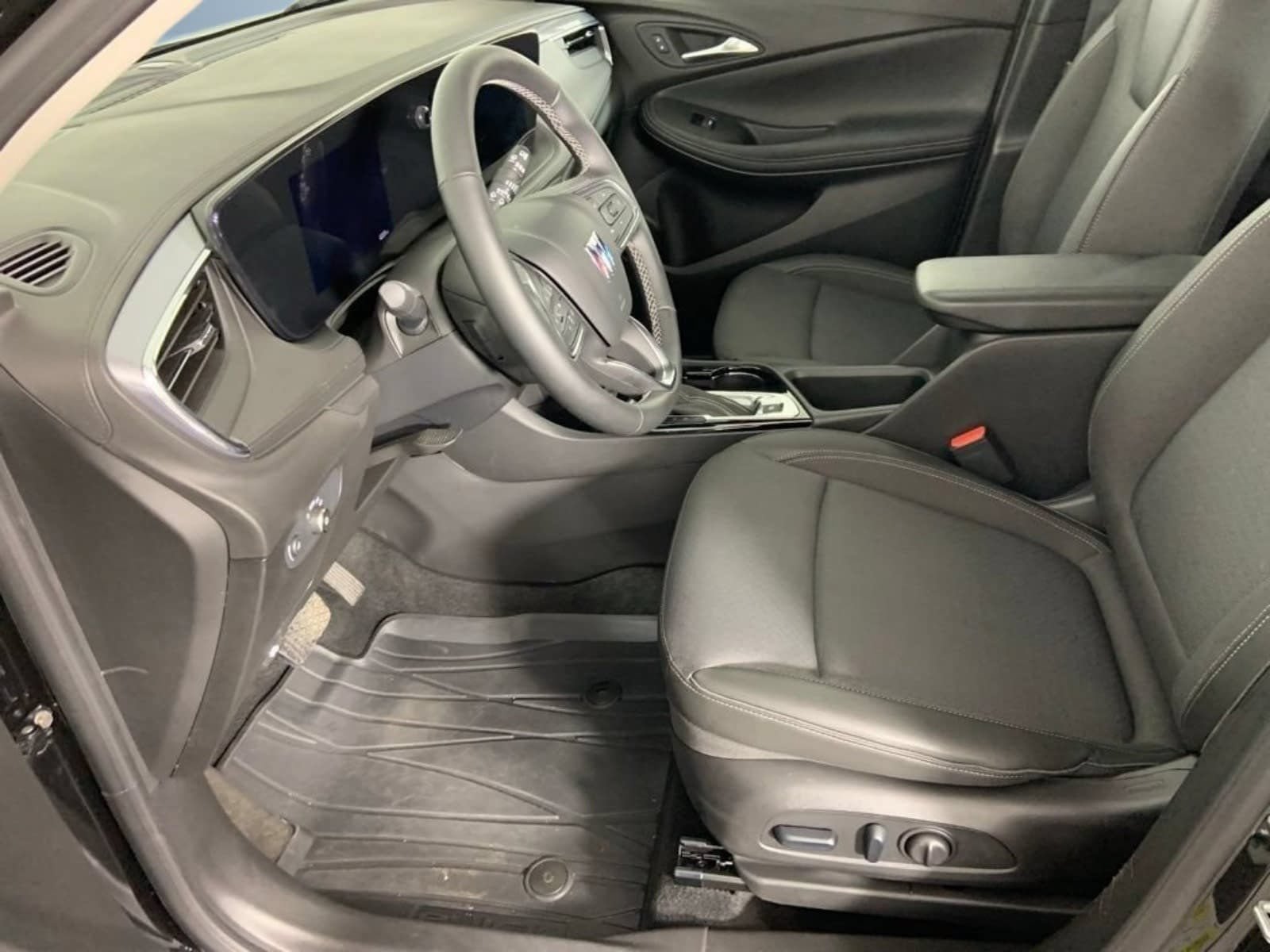Used 2025 Buick Encore GX Preferred w/ Comfort Package AWD/4WD image 22