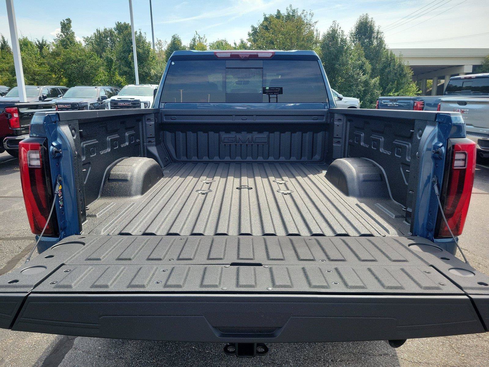 New 2026 GMC Sierra 2500 Denali w/ Denali Reserve Package AWD/4WD image 7