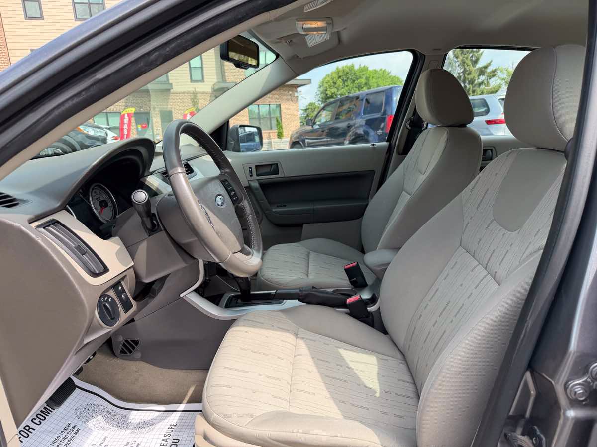 Used 2009 Ford Focus SE FWD image 9