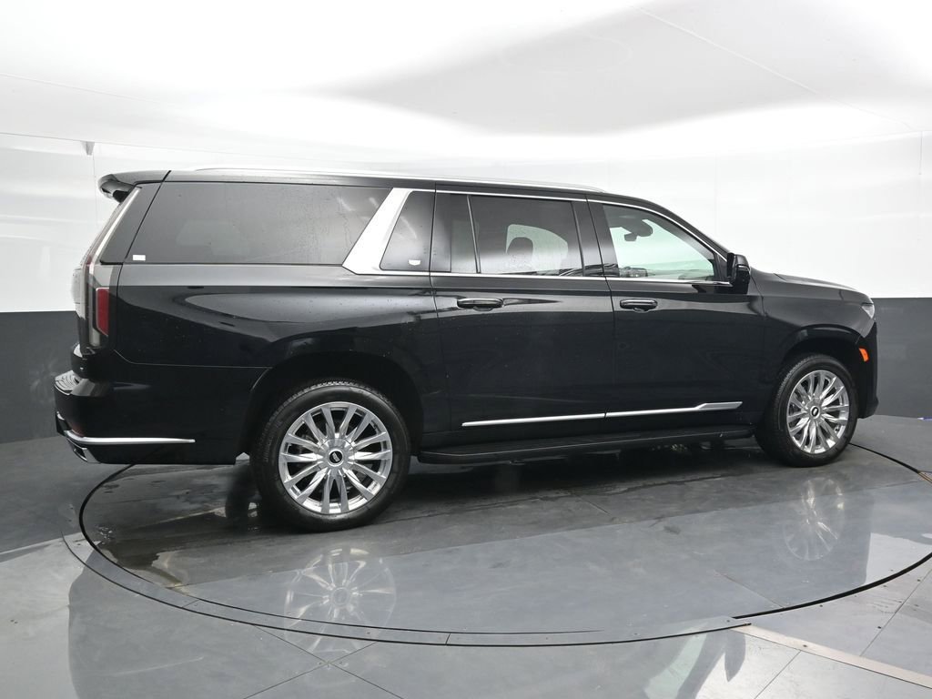 Used 2023 Cadillac Escalade ESV Premium Luxury image 3