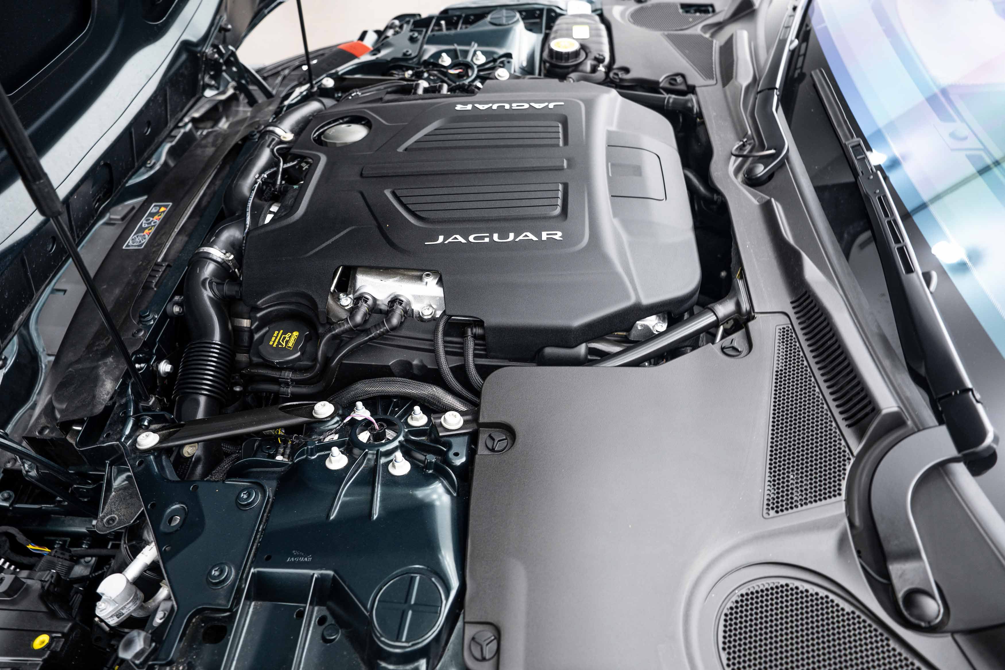 Used 2024 Jaguar F-TYPE Convertible AWD image 22