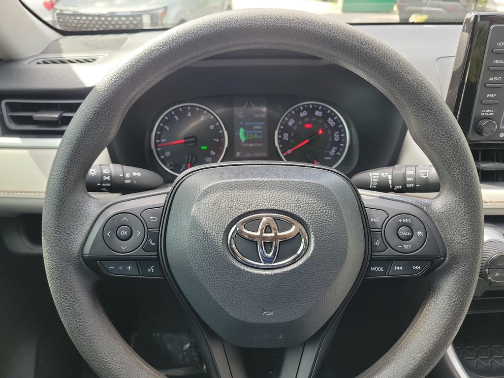 Used 2021 Toyota RAV4 XLE FWD image 8
