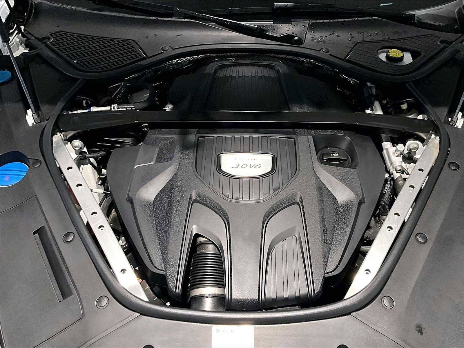 Used 2020 Porsche Panamera image 24