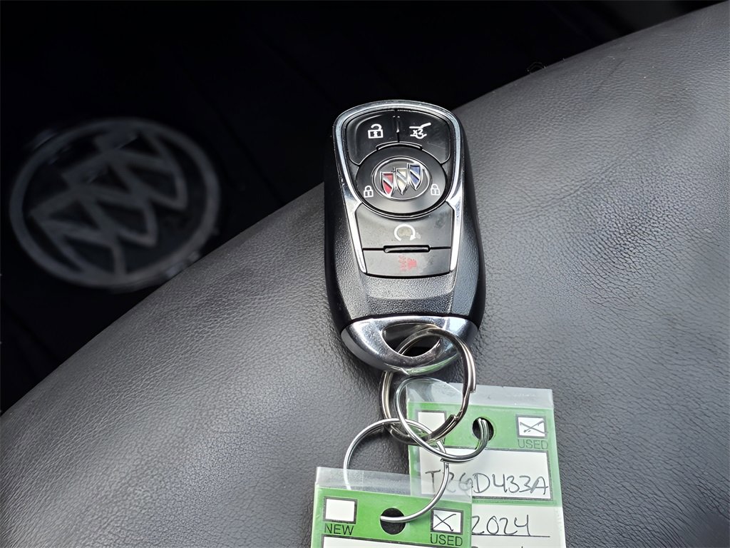 Used 2024 Buick Enclave Avenir w/ Avenir Technology Package image 39