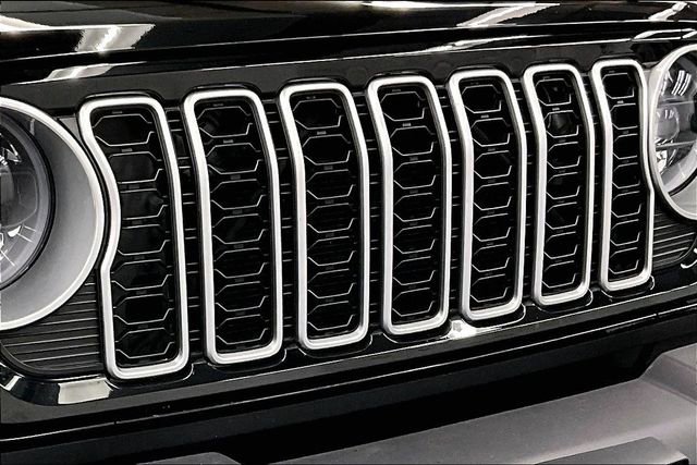 Used 2025 Jeep Wrangler Unlimited Sahara w/ Safety Group image 32