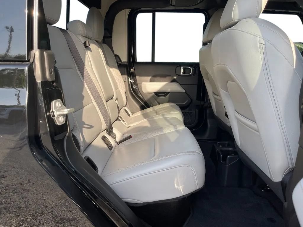 Used 2022 Jeep Gladiator High Altitude AWD/4WD image 18