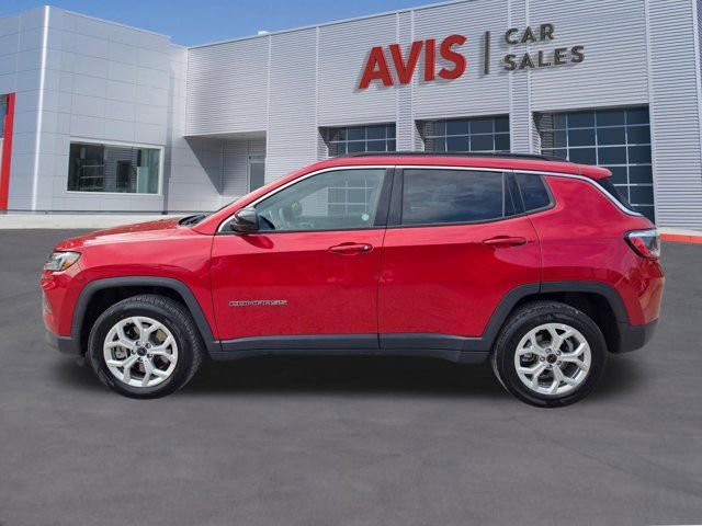 Used 2025 Jeep Compass Latitude w/ Sun & Sound Group image 11