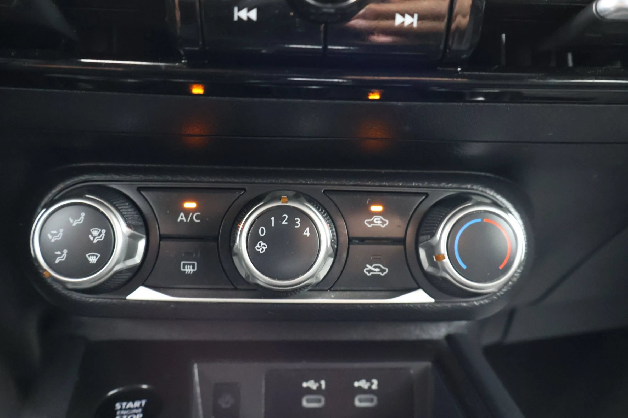 Used 2025 Nissan Kicks SV FWD image 31