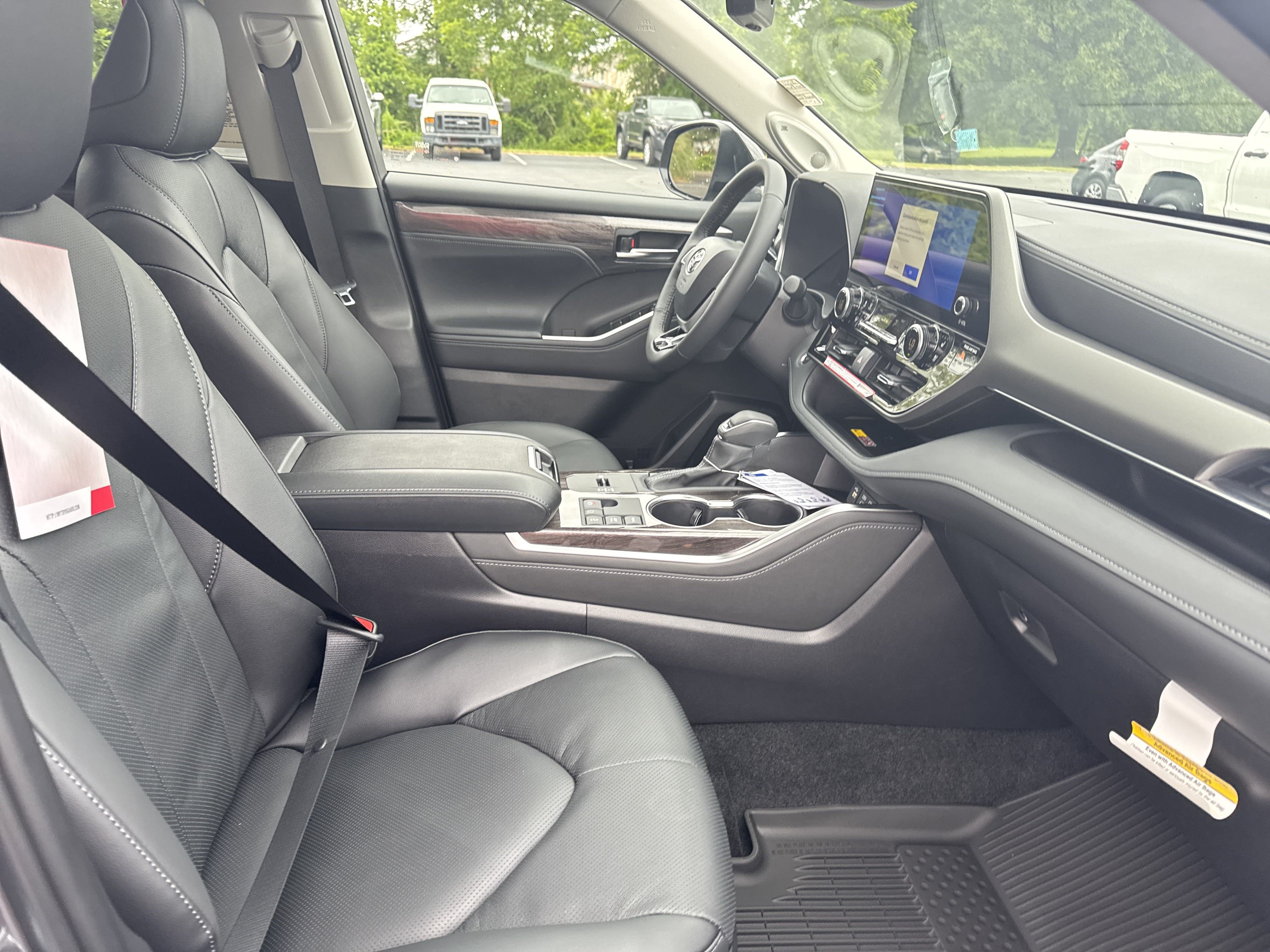 New 2025 Toyota Highlander Limited AWD/4WD image 35