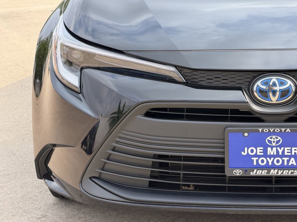 Used 2025 Toyota Corolla LE FWD image 5