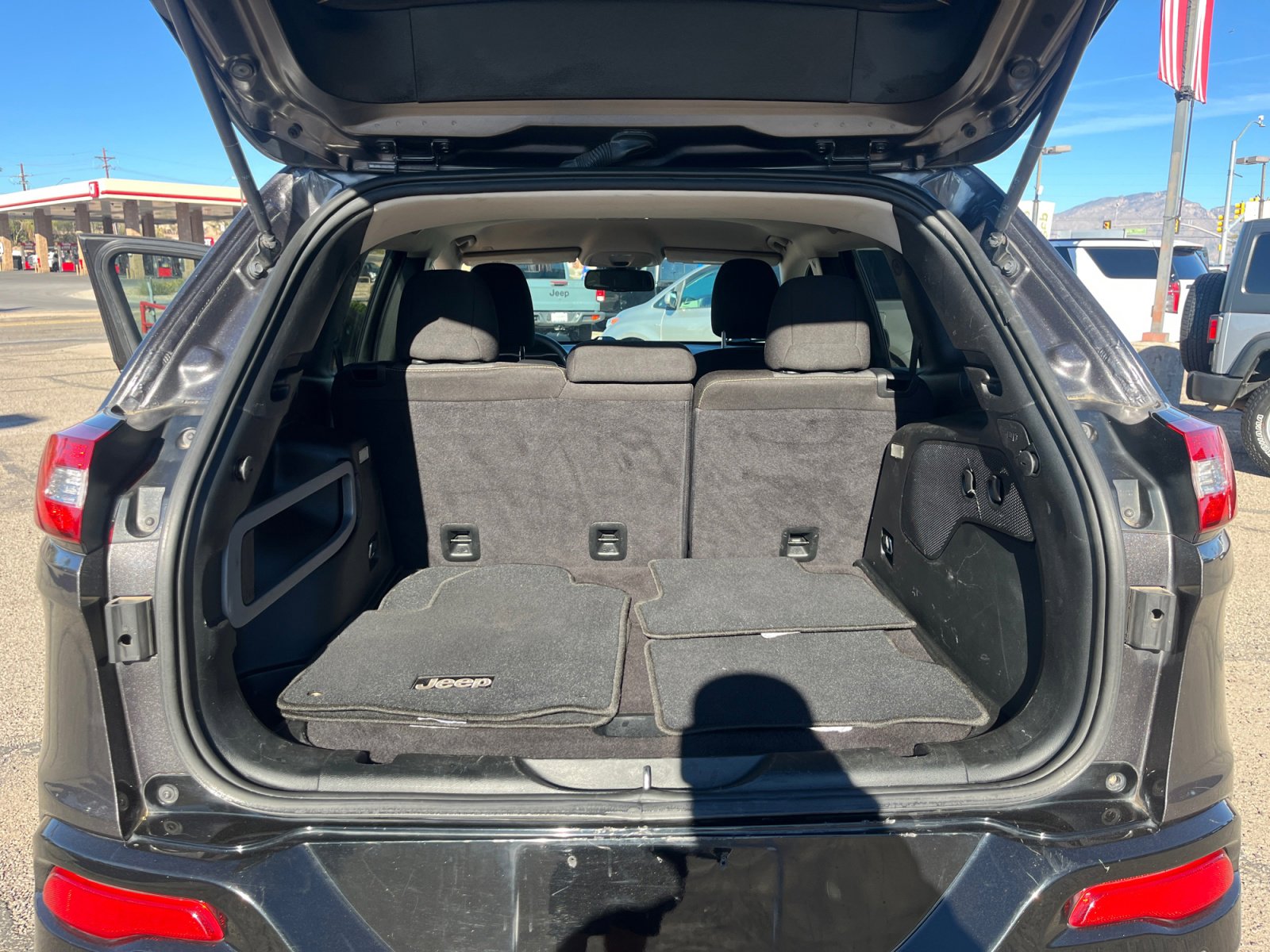 Used 2018 Jeep Cherokee Latitude image 34