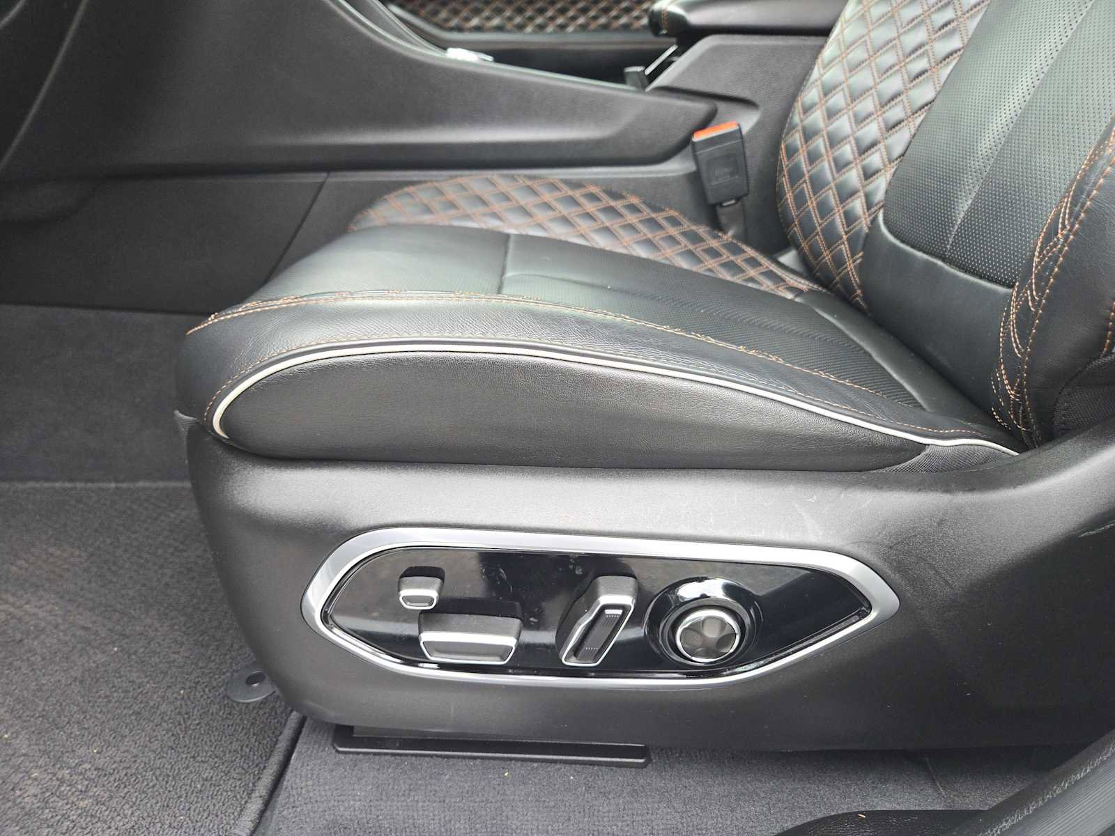 Used 2023 Jeep Grand Cherokee L Summit w/ Luxury Tech Group V image 23