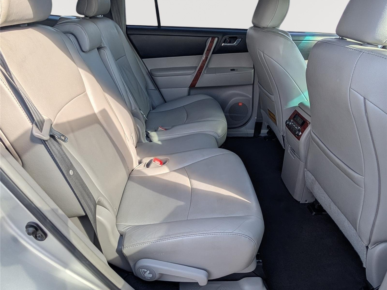 Used 2012 Toyota Highlander Limited w/ Tow Pkg AWD/4WD image 12