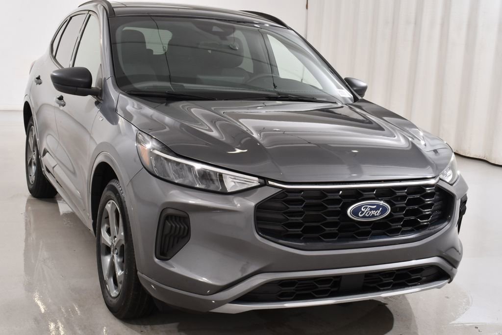 Used 2023 Ford Escape ST-Line w/ Tech Pack #1 AWD/4WD image 4