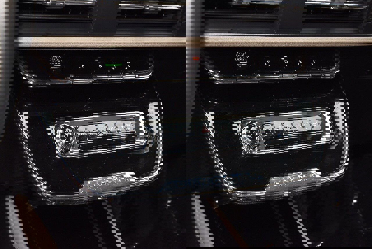 Certified 2025 Lincoln Corsair Reserve image 30