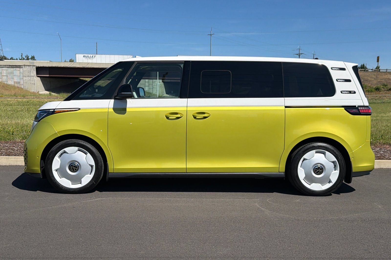 New 2025 Volkswagen ID. Buzz 1st Edition AWD/4WD image 6