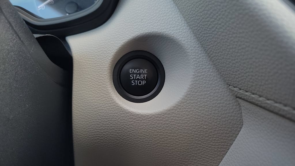 Used 2025 Toyota Corolla Cross LE FWD image 22
