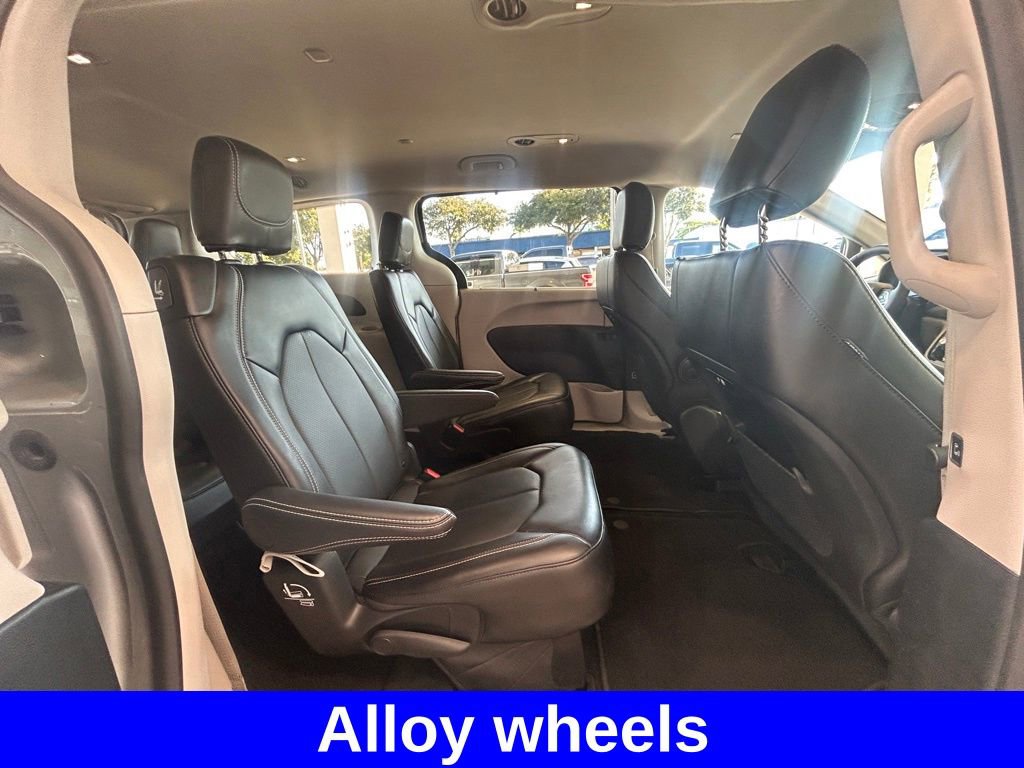 Used 2024 Chrysler Pacifica Touring-L image 29