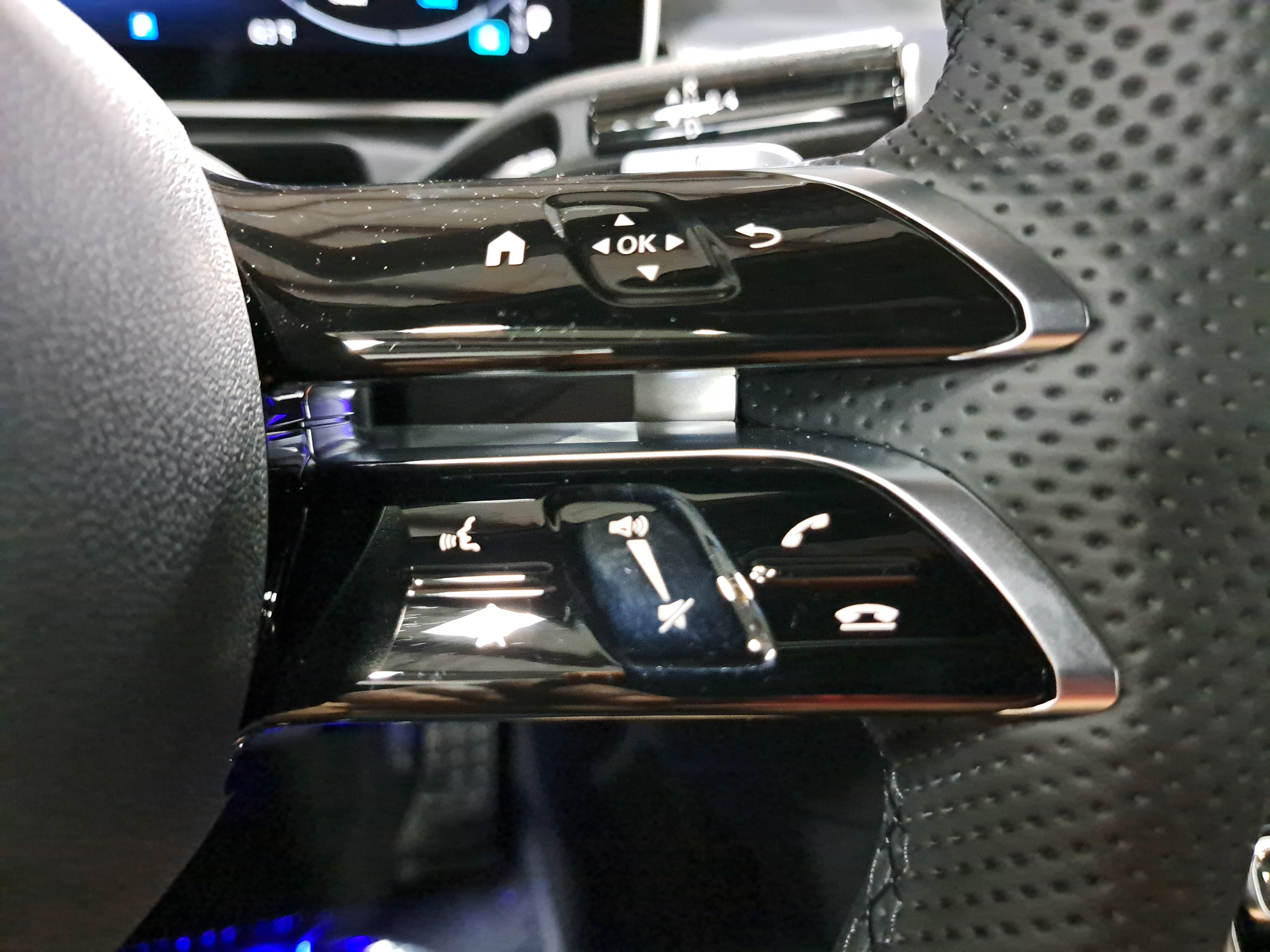 New 2027 Mercedes-Benz CLE 300 4MATIC Cabriolet image 18