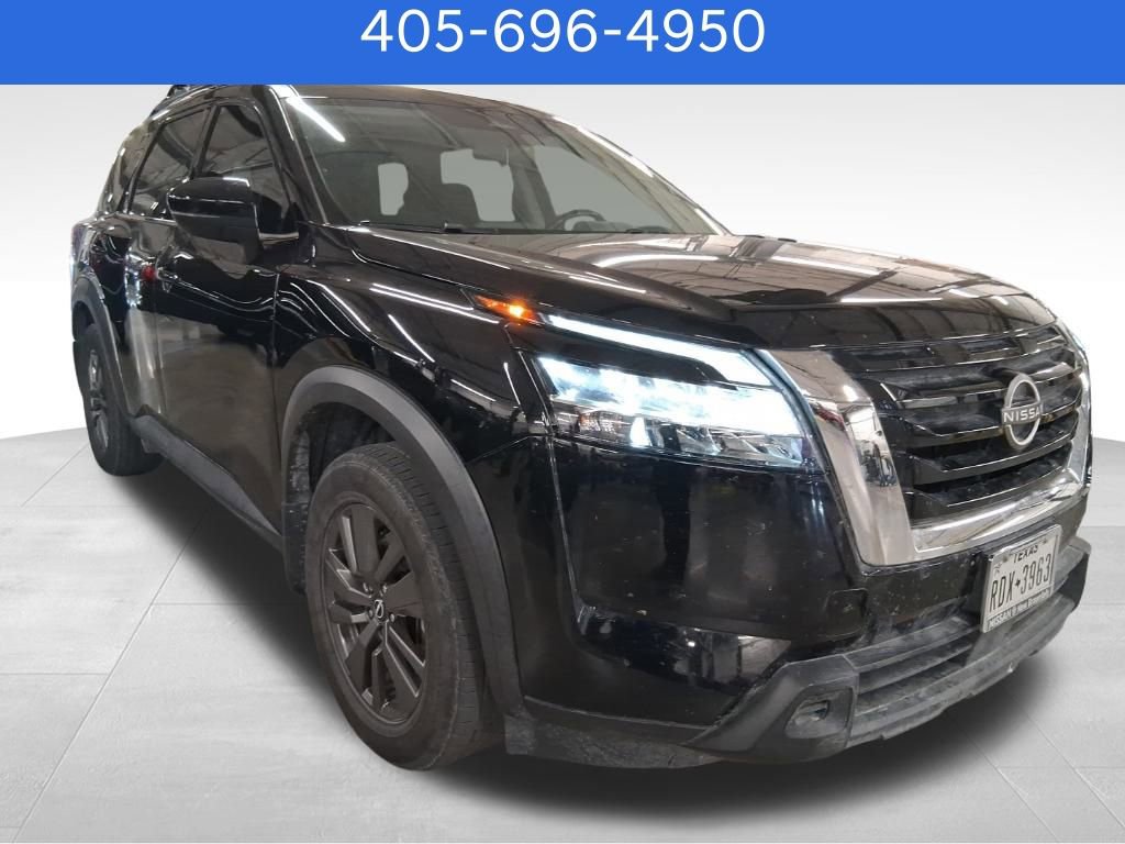Used 2022 Nissan Pathfinder SV image 2