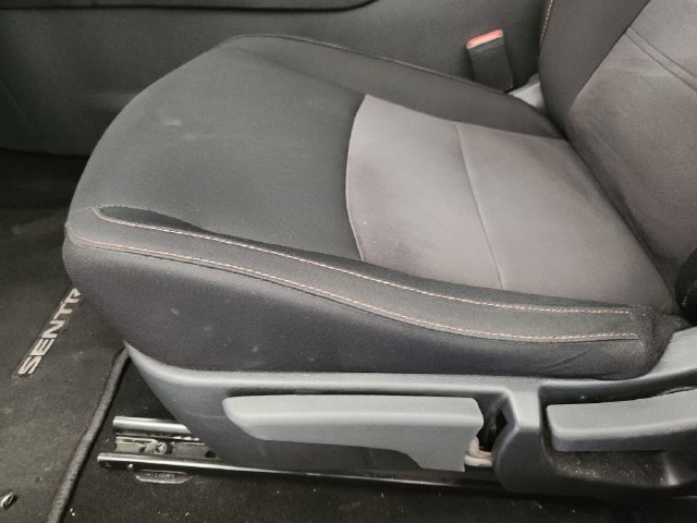 Used 2025 Nissan Sentra SR FWD image 19
