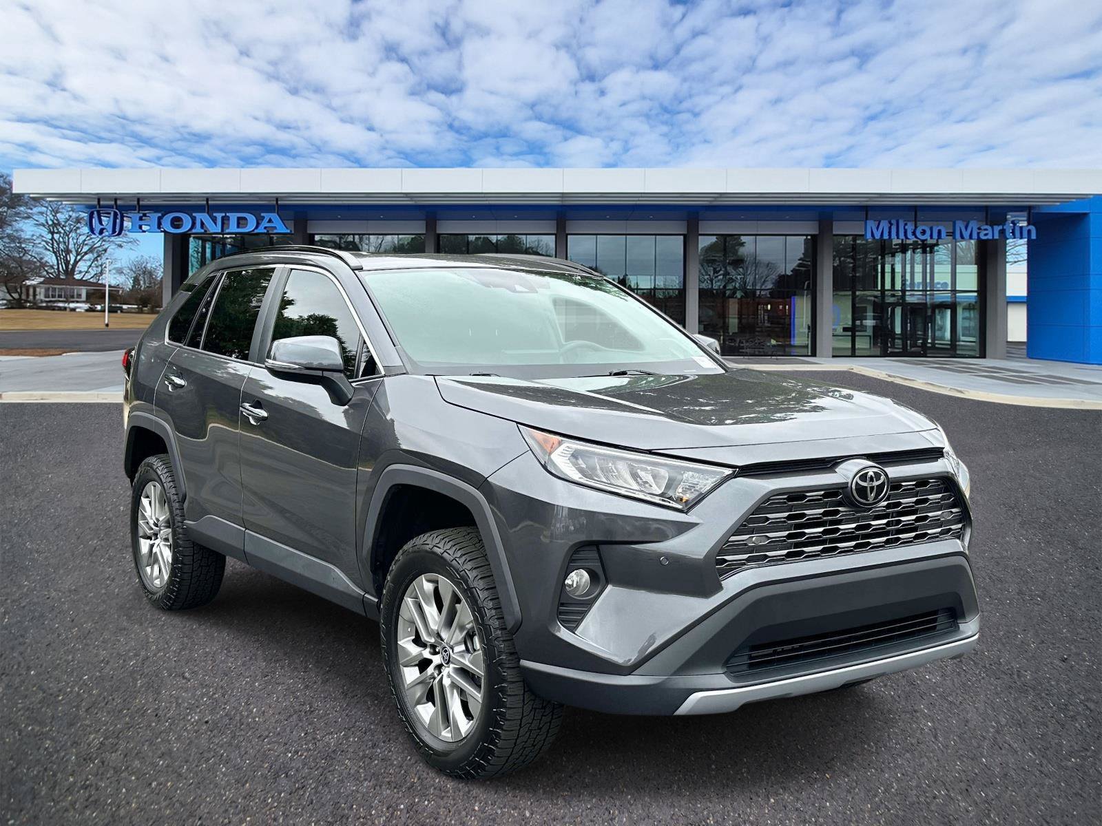 Used 2021 Toyota RAV4 Limited w/ Limited Grade Weather Package FWD video 1