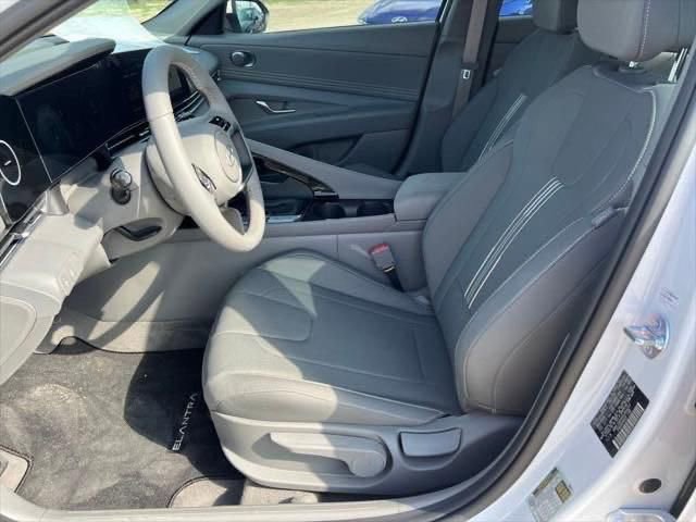 Used 2025 Hyundai Elantra Sport image 14