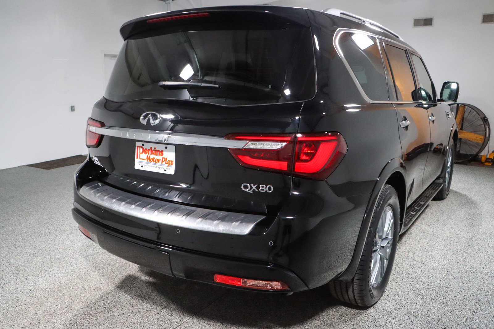 Used 2023 INFINITI QX80 Luxe w/ Cargo Package RWD image 7